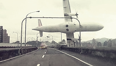 TRANSASIA #ATR72 PLANE CRASHED IN TAIWAN RIVER