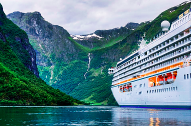 GENTING TO ACQUIRE CRYSTAL CRUISES, THE LEADING LUXURY CRUISE LINE, FROM NYK