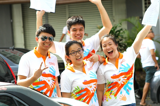 Hundreds paint the town orange at TNT Malaysia’s Charity Hunt 2015