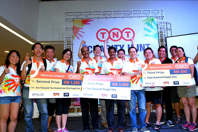 Hundreds paint the town orange at TNT Malaysia’s Charity Hunt 2015