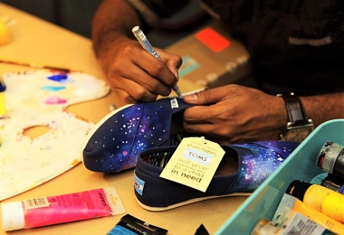 YOU’LL WANT TO GET YOUR OWN PAIR OF CUSTOMISED TOMS AFTER SEEING THESE BEAUTIFUL DESIGNS!