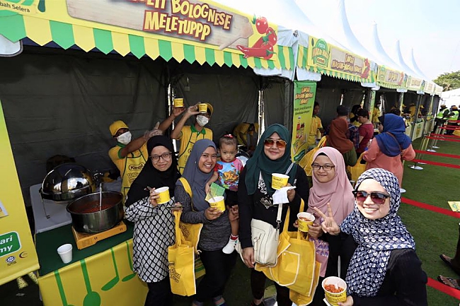 Pesta Makan-Makan Kimball Makes Dramatic Debut!