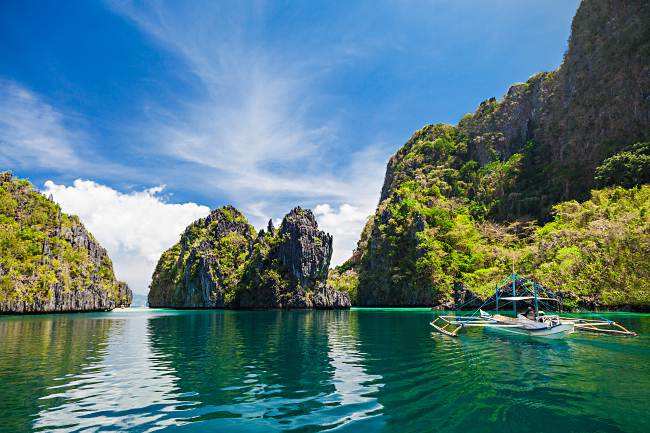 Boracay Closed For 6 Months To Fix Sewage Problem