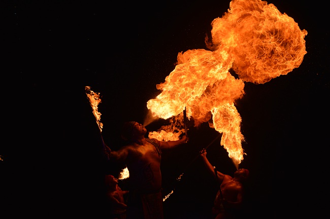 Blackout Fest turned theme park’s Surf Beach into a special outdoor festival in the dark