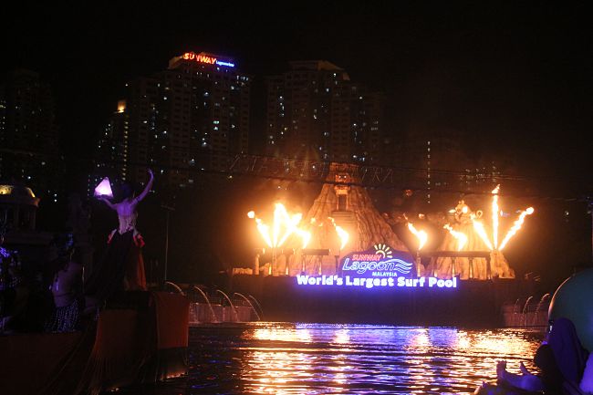 Blackout Fest turned theme park’s Surf Beach into a special outdoor festival in the dark