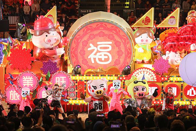 International Chinese New Year Night Parade Welcomes the Year of the Pig