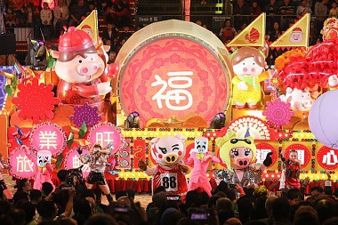 INTERNATIONAL CHINESE NEW YEAR NIGHT PARADE WELCOMES THE YEAR OF THE PIG