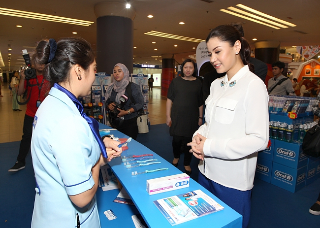 Oral-B UltraThin toothbrush 