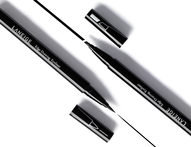  An Eyeliner Pen with a Felt Tip Tailored for Asian Eyes