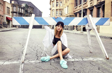 CARA DELEVINGNE SHOWS-OFF HER OWN TAKE ON PUMA SUEDE HEART STYLES!