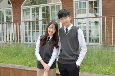 RENTING KOREAN SCHOOL UNIFORM IN SEOUL IS THE NEW TREND!