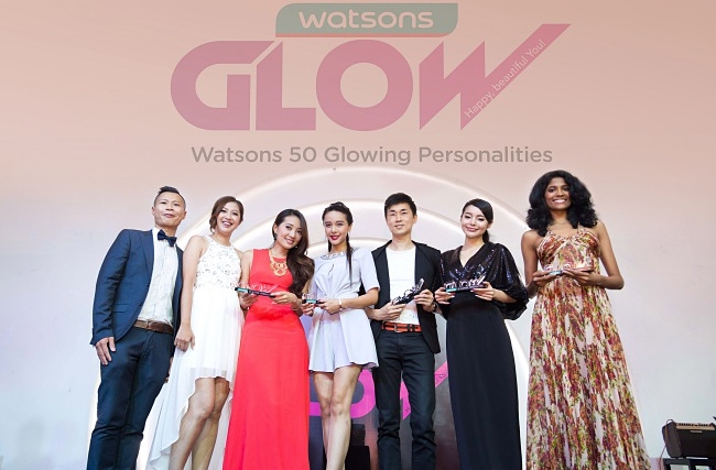 Award Presentation to Glow 50 Personalities Round