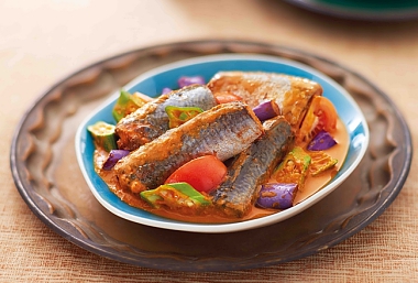 HOW TO MAKE MACKEREL CURRY?