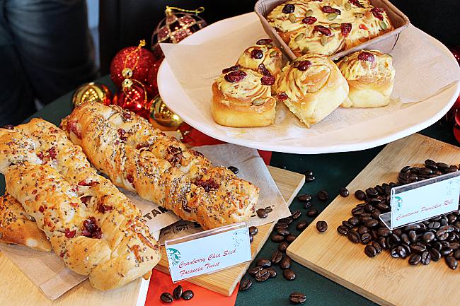 Check Out Starbucks New Holiday Favourites!