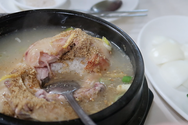 SAMGYETANG - MUST-TRY FOOD IN SOUTH KOREA!