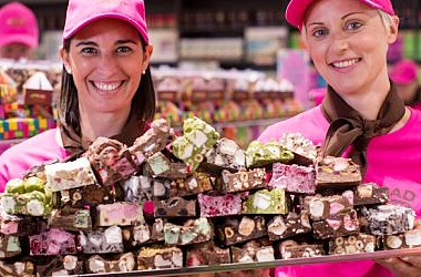 AUSTRALIA CELEBRATES ROCKY ROAD BY HAVING ITS OWN FESTIVAL ABOUT THIS GLORIOUS TREAT!