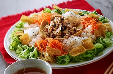 MAKE YOUR OWN TUNA YEE SANG FOR LOU SANG THIS YEAR!