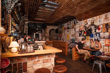 TOP 5 LANEWAY BARS TO HANG OUT IN MELBOURNE!