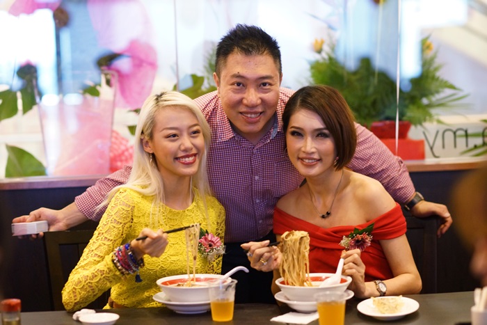 Sheena & Amber trying the sumptuous signature dishes of Bariuma Ramen