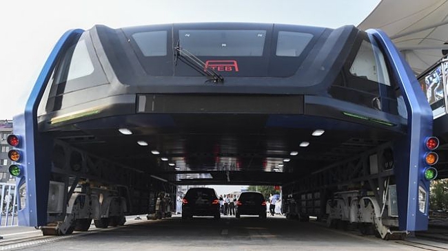 China Actually Built The Futuristic Elevated Bus!