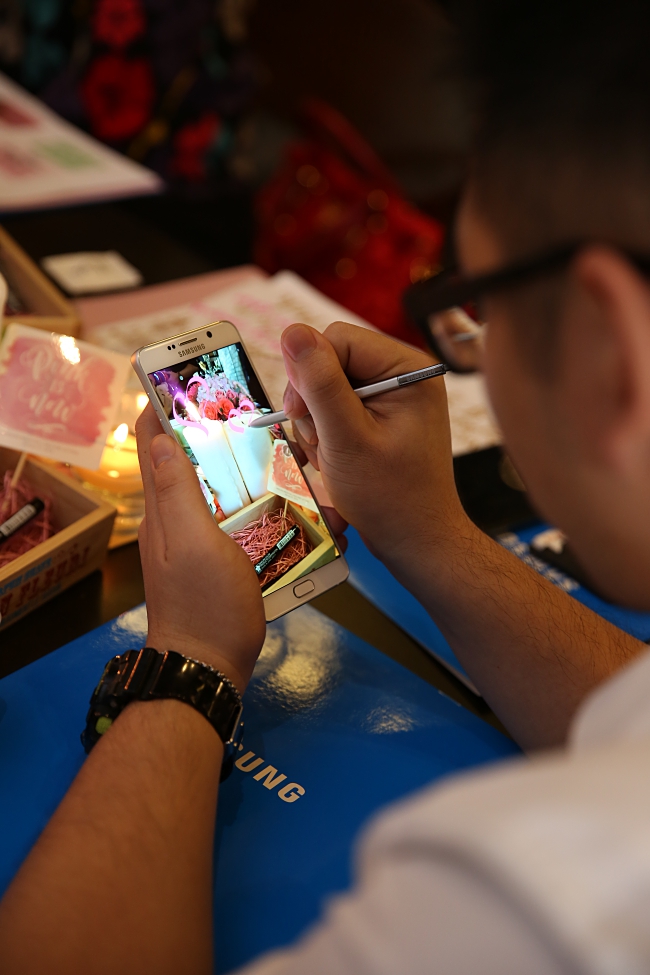 With the limited edition Galaxy Note5 Pink Gold