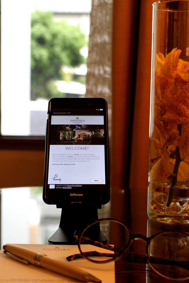 ‘Handy’ Smartphone Keeps Business Travellers Connected at Anantara Siam Bangkok