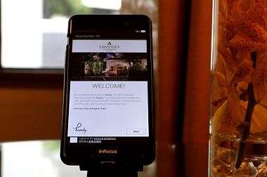 ‘HANDY’ SMARTPHONE KEEPS BUSINESS TRAVELLERS CONNECTED AT ANANTARA SIAM BANGKOK