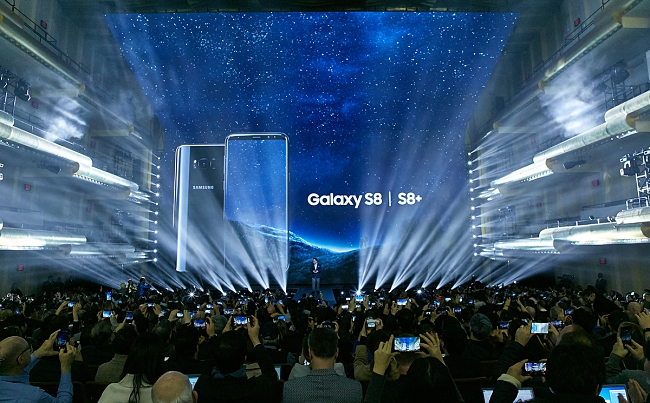 Highlights of Galaxy S8 and S8+ at Unpacked 2017 in Pictures