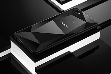 OPPO ADDS SPECIAL “DIAMOND BLACK” DESIGN TO THE F7 SERIES