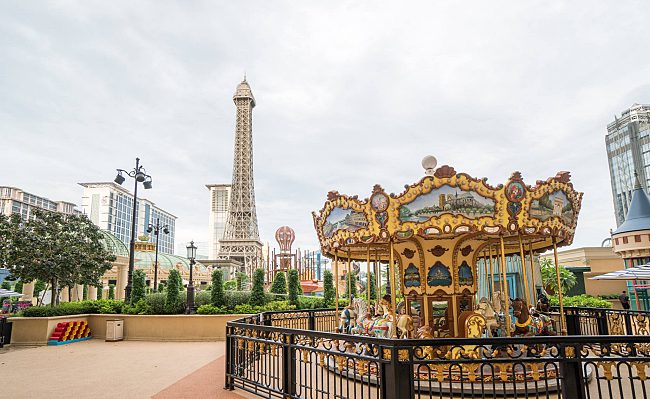 Yup, you’ve read it right. There’s an Eiffel Tower in Macao!