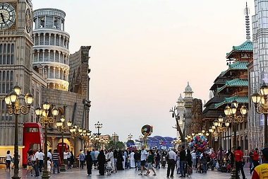 THIS PLACE IN DUBAI LETS YOU SEE THE WORLD IN ONE DAY!