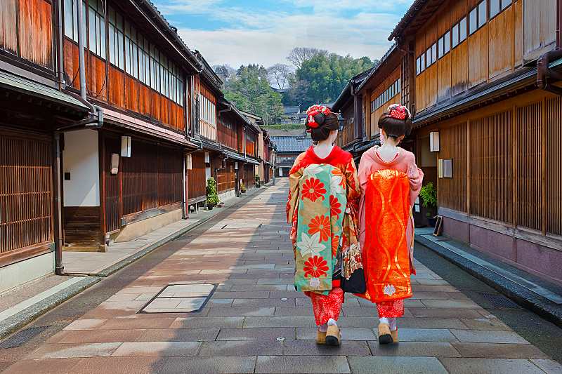 Japan’s Gion Geisha District Forbids Photos On Private Roads