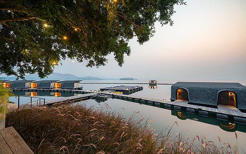 THERE’S A NEW BEAUTIFUL RESORT FLOATING ON THAILAND’S WATERS! 